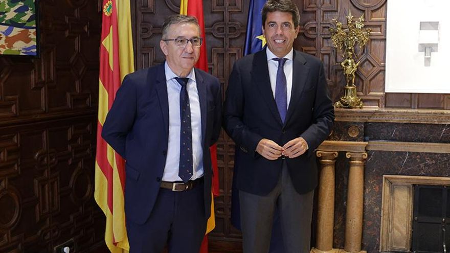 El conseller de Educación de Mazón afirma que tener que estudiar valenciano/catalán baja las notas medias en la PAU