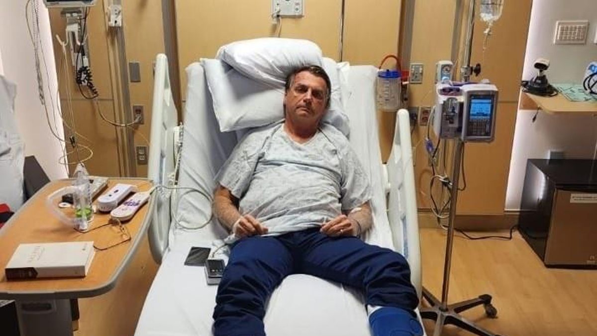 El expresidente brasileño Jair Bolsonaro en un hospital en Orlando, Estados Unidos