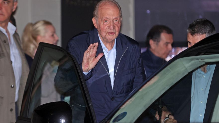 The emeritus king takes credit for the arrival of democracy and says that the 100 million from Saudi Arabia were "a gift" that he didn't know "decline"