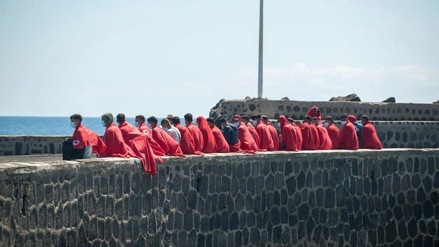 Una patera llega por sus propios medios al norte de Lanzarote