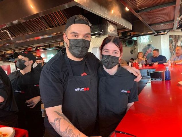 Parte del equipo de cocina de StreetXO