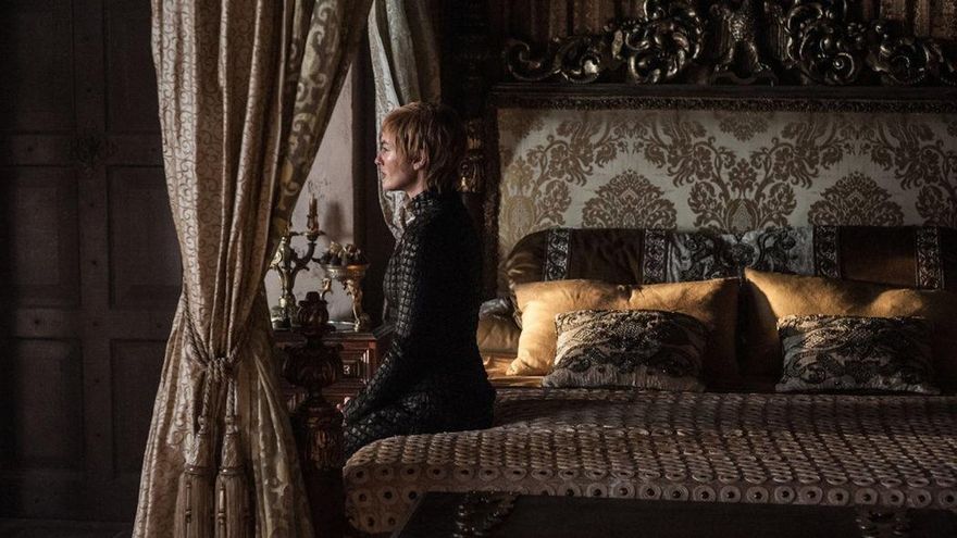 Cersei Lannister, en su cama en Desembarco del Rey