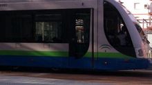 El tranvía de Vélez-Málaga trasladará viajeros ahora en Sidney.