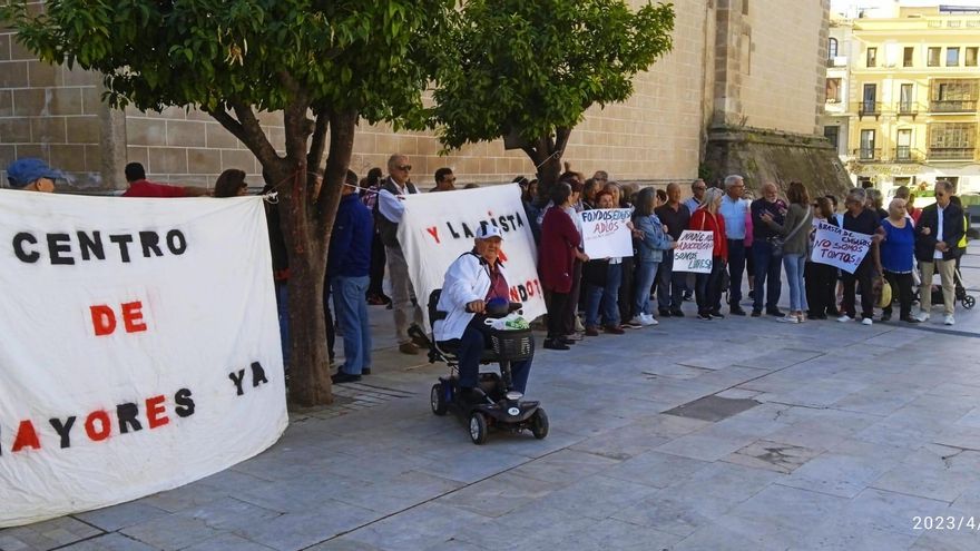 La provincia de Cáceres gana dos concejales y la de Badajoz pierde ocho
