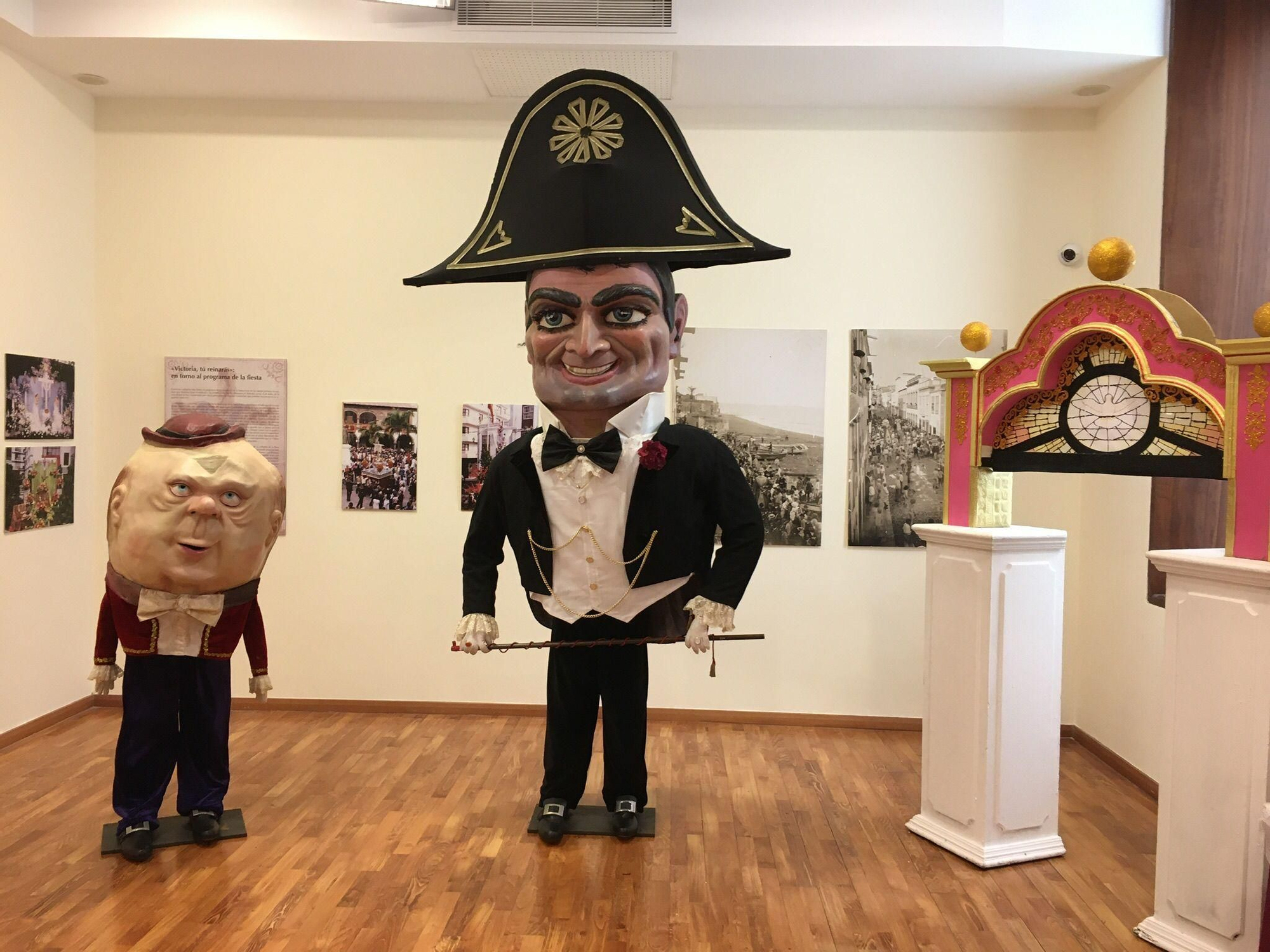 Sala de los gigantes y cabezudos.
