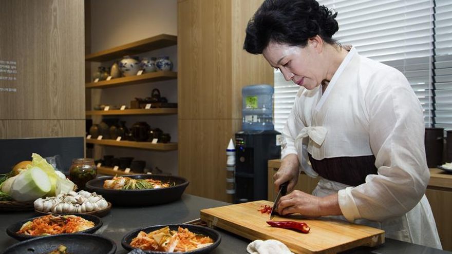 El kimchi, el "ADN coreano", custodiado en un museo gastronómico de Seúl