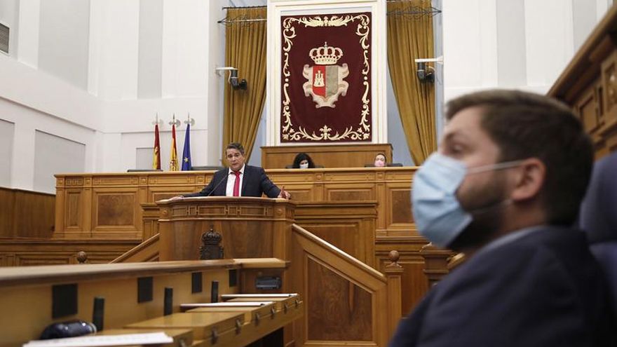 Javier Sevilla, diputado regional de Ciudadanos dirige la mirada al consejero de Fomento