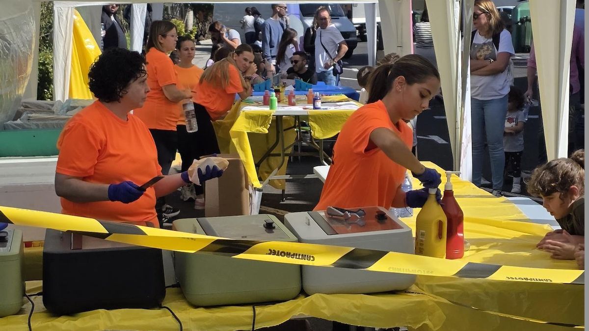 Los Realejos celebra el Día de los Derechos de la Infancia con un puesto de perritos calientes y donuts que indigna a los familiares