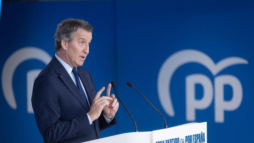 El presidente del Partido Popular, Alberto Núñez Feijóo, comparece ante los medios de comunicación, en la sede nacional del Partido Popular, a 29 de diciembre de 2025, en Madrid