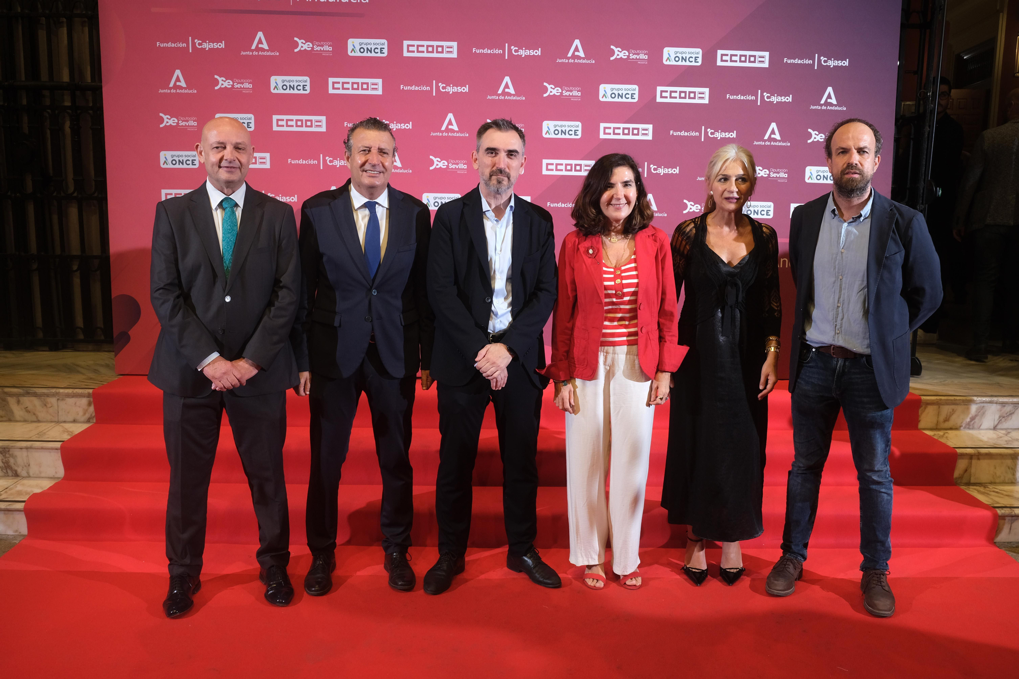 Foto de autoridades junto a los directores en el photocall de los III Premios 'Gente de 10'
