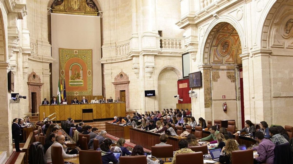Junta informa esta semana en el Pleno del Parlamento de las ofertas de empleo público y valorará la tasa de reposición