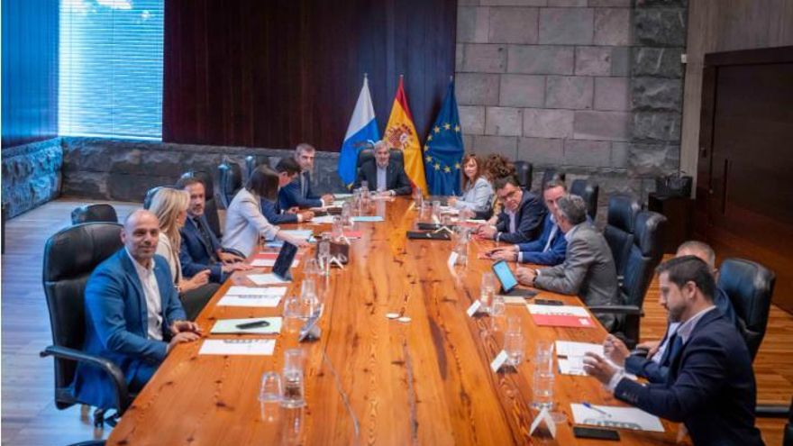 Casi 3.000 firmas contra "una Medalla de Oro de Canarias manchada de sangre"