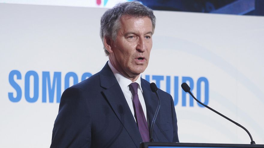 El presidente del PP, Alberto Núñez Feijóo, da un discurso en el marco de su participación en el Congreso de la Empresa Familiar de Castilla y León, en Valbuena de Duero (Valladolid). EFE/ R. García