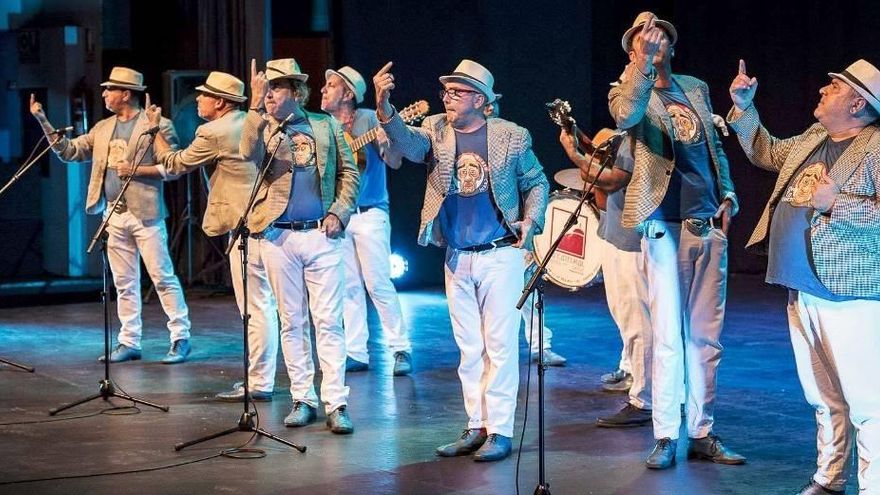 El Carnaval con letras grandes