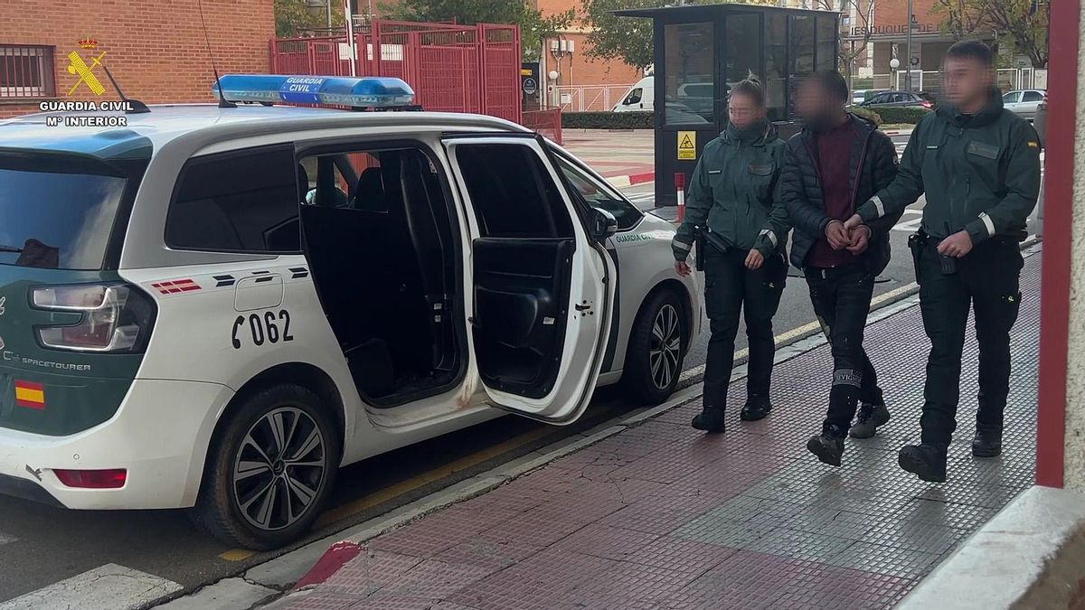 Salta un muro de tres metros para robar en una casa en Nájera y es pillado infraganti escondido y tapado con una manta