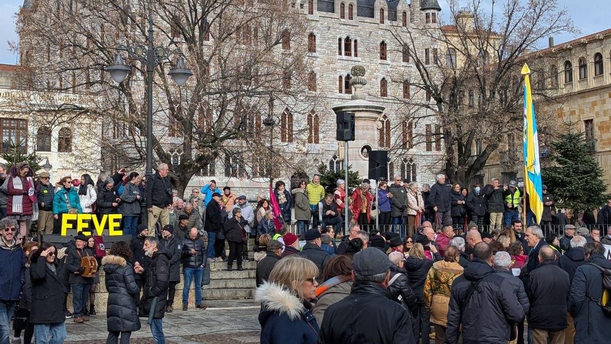 Manifestación contra el enterramiento de las vías de la línea de Feve en León capital, el pasado 18 de enero.
