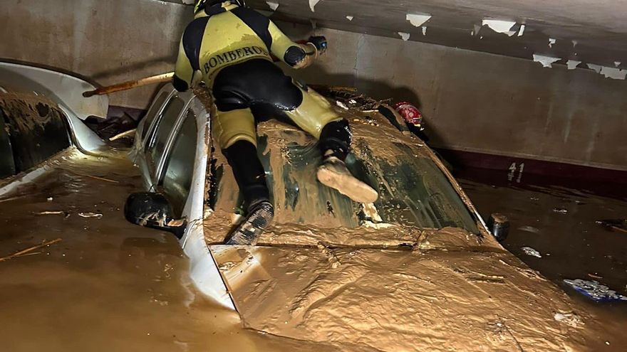 Rafael Sancha, bombero onubense en Valencia: "La gente es alucinante, lo ha perdido todo y nos dan lo que tienen"