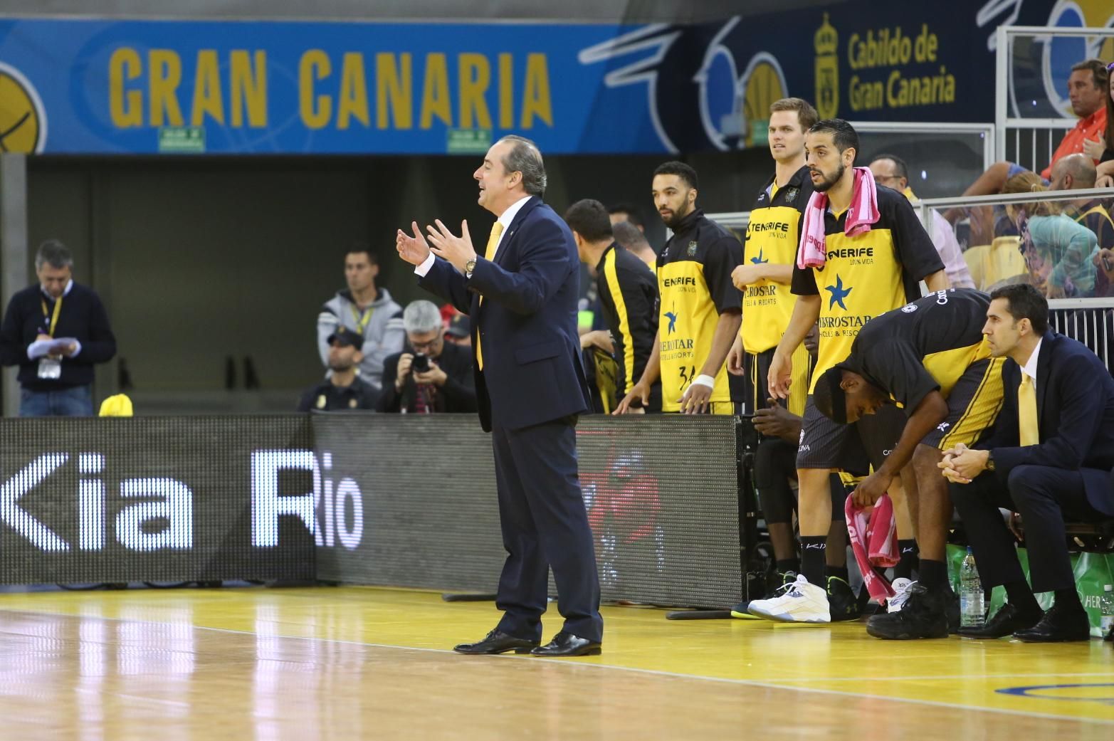 Partido entre el Herbalife Gran Canaria e Iberostar Tenerife en el Gran Canaria Arena. (Alejandro Ramos).