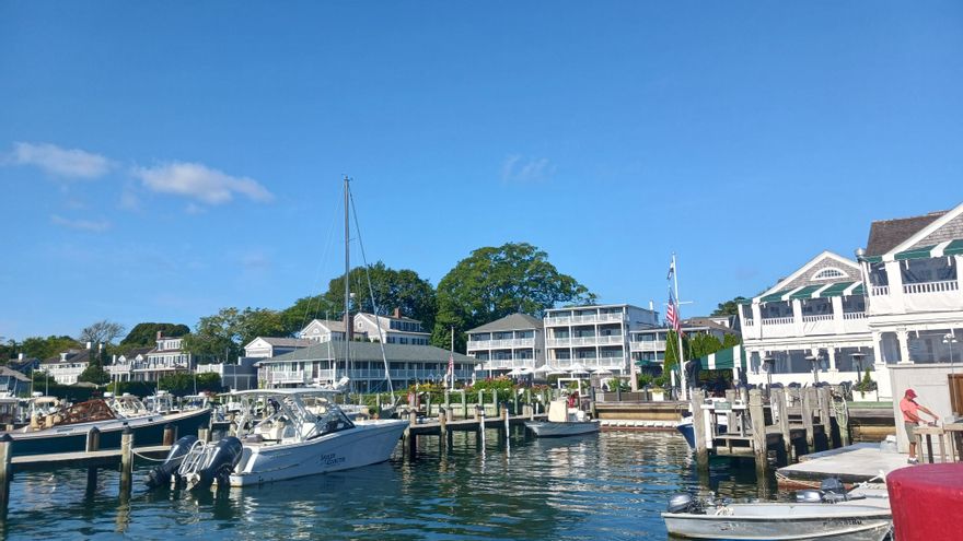 La llegada inesperada de migrantes deja conmocionada a Martha's Vineyard