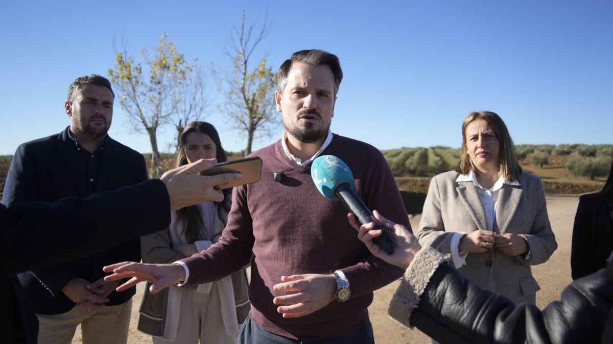 Bautista remarca las "soluciones reales" del PP frente a quienes optan por la pancarta