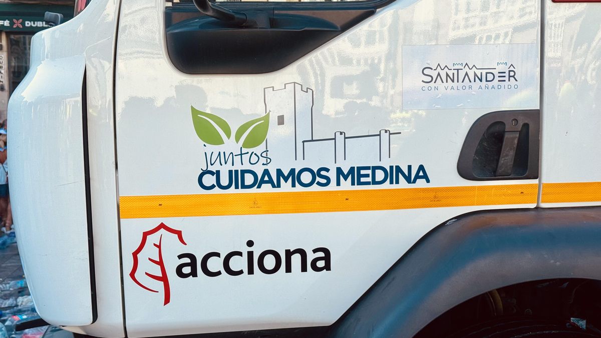 Camión de Acciona, en la bajada de Celedón