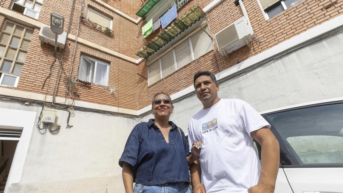 91 días para evitar el desahucio de Dani y Aurora después de que un fondo se hiciera con su casa:  No les valió el contrato ni nada”