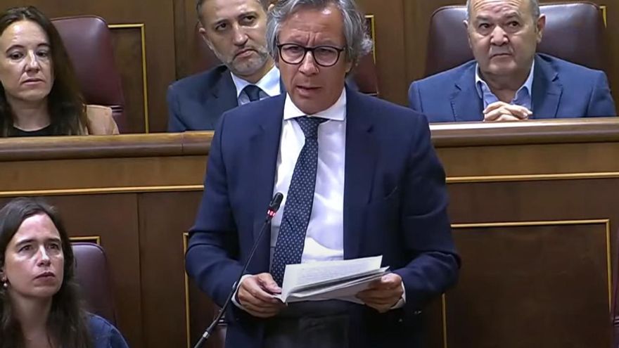 Carlos Floriano durante la sesión de control en el Congreso