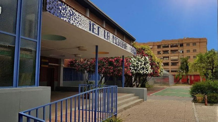 Dimite el equipo directivo del IES La Moreria de Mislata por la falta de medios ante casos de riesgo de suicidio