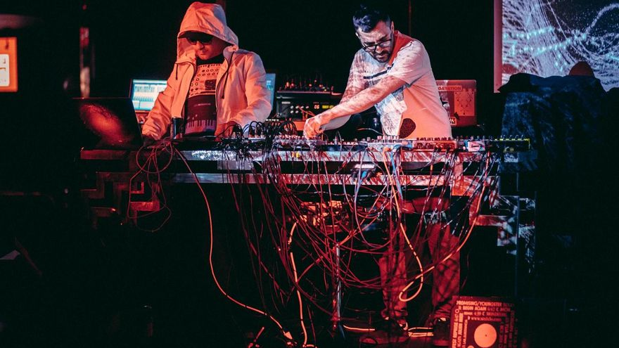 Promising/Youngster y Mucrovisión. // Cortesía de los artistas