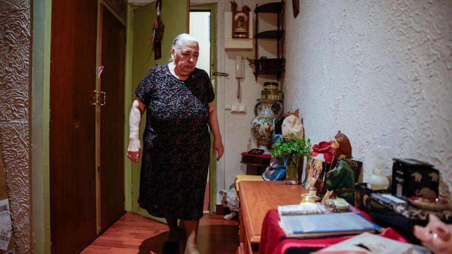 Colau arremete contra el Ayuntamiento por "haber dejado desahuciar" a Blanca, la vecina de Barcelona que debía 88 euros