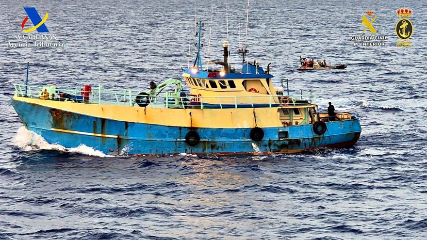 Interceptan al oeste de Canarias un barco con 3 toneladas de cocaína