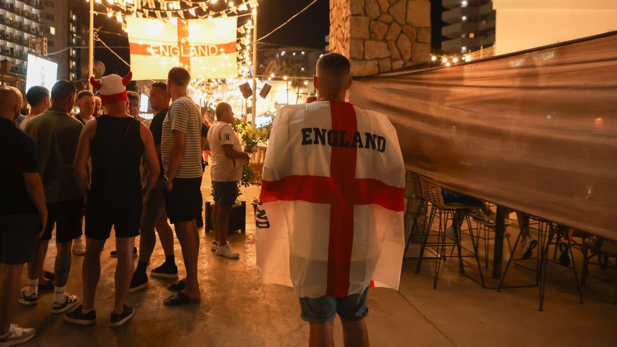 El Mundial toma Magaluf: Inglaterra desata la euforia y apaga el sueño de la armada vikinga