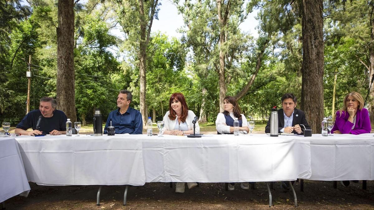 Máximo Kirchner, Sergio Massa, Cristina Fernández de Kirchner, Mariel Fernández y Axel Kicillof en uno de los últimos actos de unidad de 2024