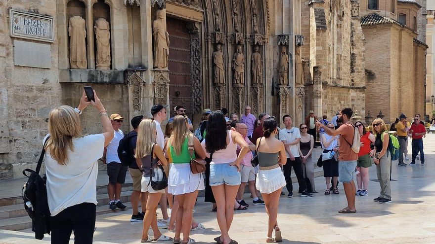 El PP prometió a empresarios una 'amnistía' a los apartamentos turísticos registrados antes de 2018 sin informe urbanístico