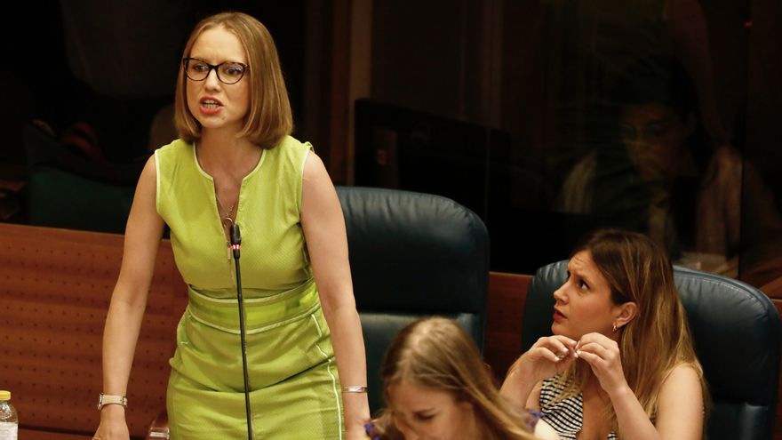 La portavoz adjunta de Unidas Podemos en la asamblea madrileña, Carolina Alonso, interviene en un pleno de la Asamblea de Madrid, a 9 de junio de 2022, en Madrid (España). La Asamblea de Madrid centra su debate de hoy en el Pleno del Real Decreto del Currículo de Bachillerato aprobado por el Gobierno de España en el marco de la nueva ley educativa LOMLOE y el refuerzo de médicos de Atención Primaria leer más en el periodo estival.