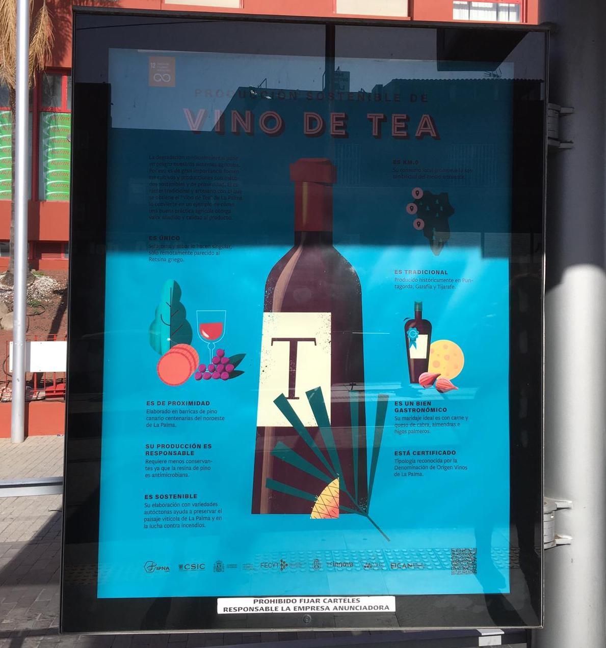 Panel en  una parada del tranvía de Tenerife.