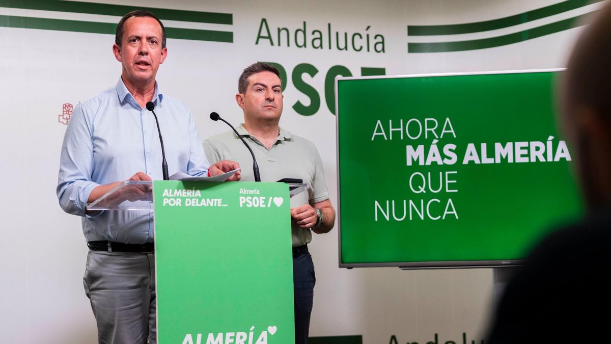 El líder del PSOE en Almería, José María Martín, durante la rueda de prensa.