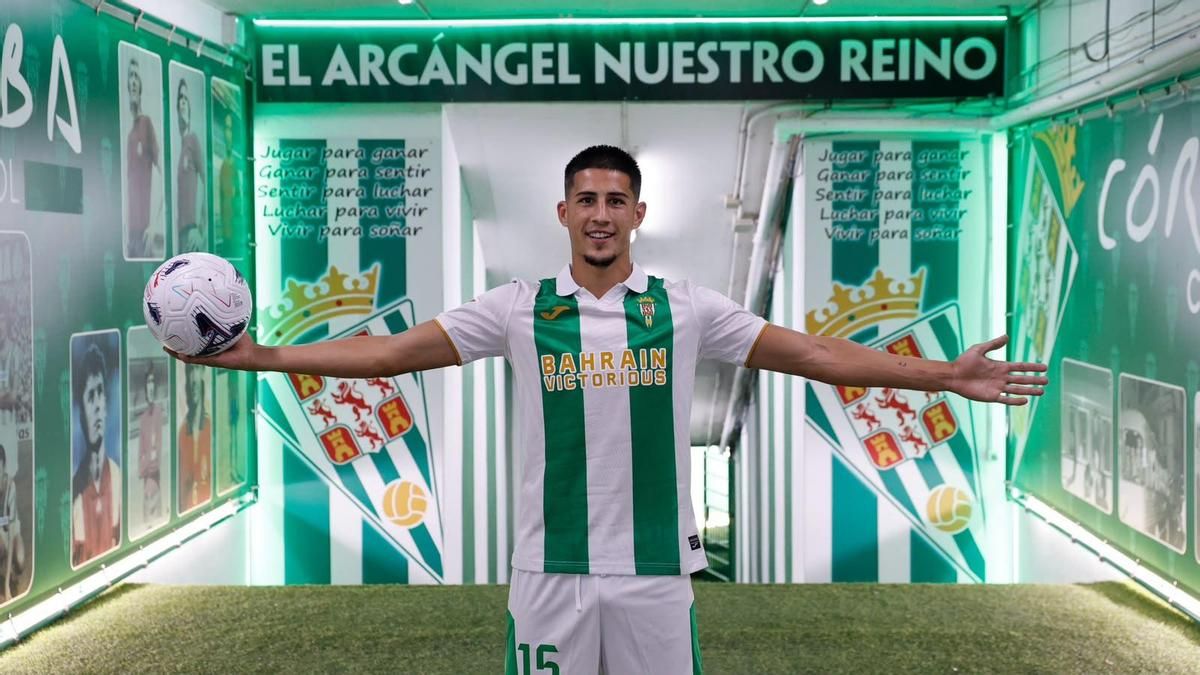 Víctor Sánchez, presentado en El Arcángel