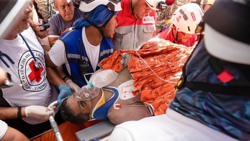 Rescatan a un sobreviviente de los terremotos en Venezuela tras ocho días bajo los escombros