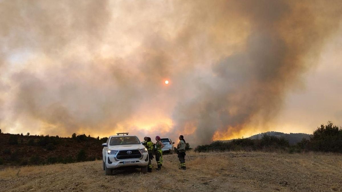 Equipos de extinción en el incendio de Riglos