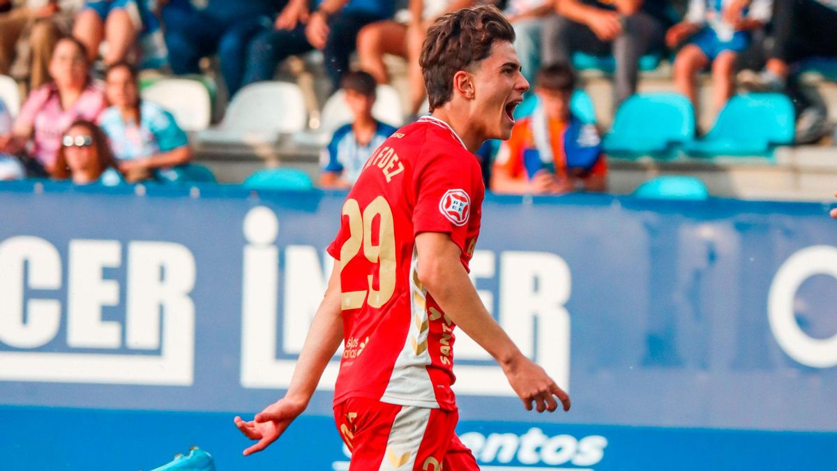 El gol de Dani Fernández deja al Tenerife a un paso del ascenso