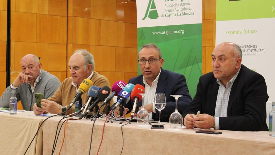 Un momento de la rueda de prensa