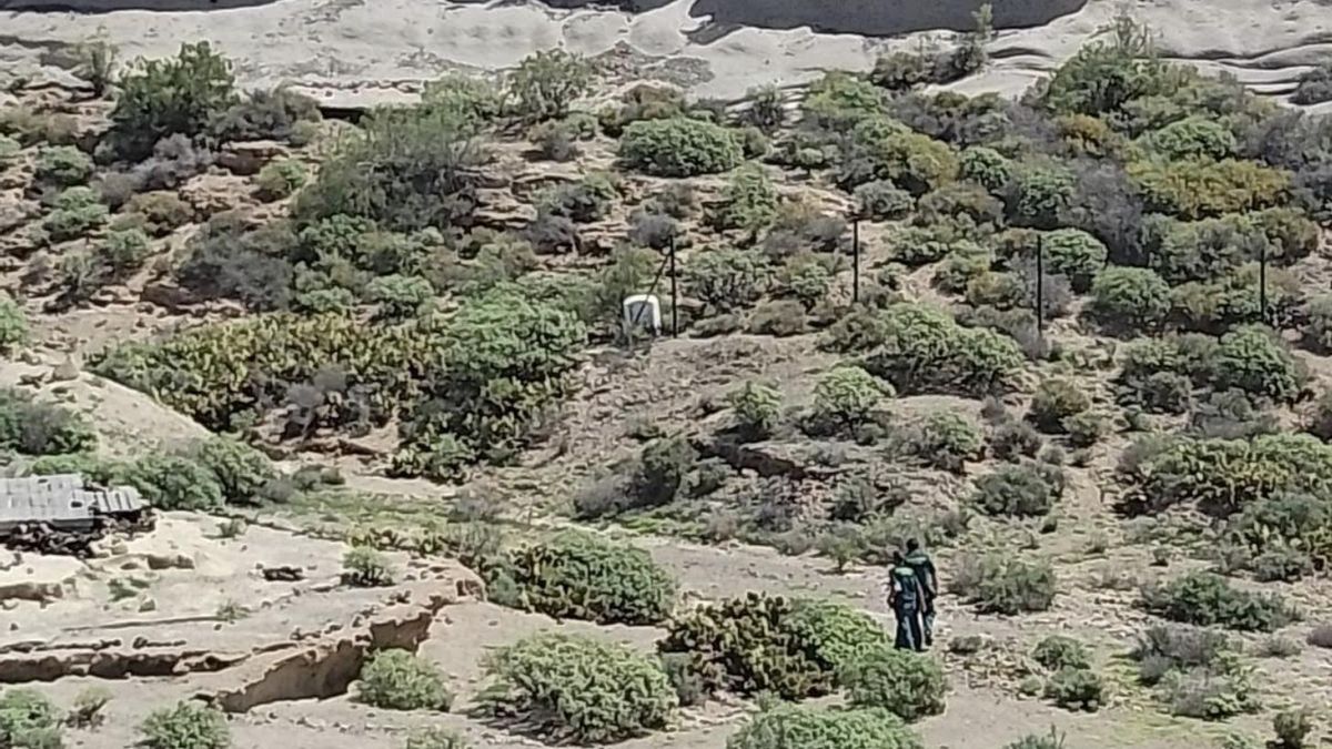 La Guardia Civil aborta una fiesta ilegal en un barranco de Tenerife en la que se pretendía excavar una cueva como estudio de música