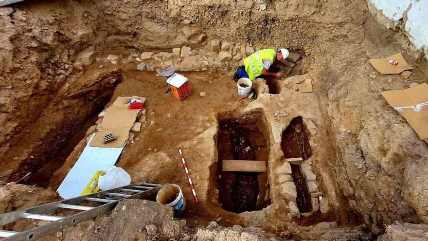 Hallan dos calles y una casa romanas durante una obra municipal en un antiguo convento de Mérida
