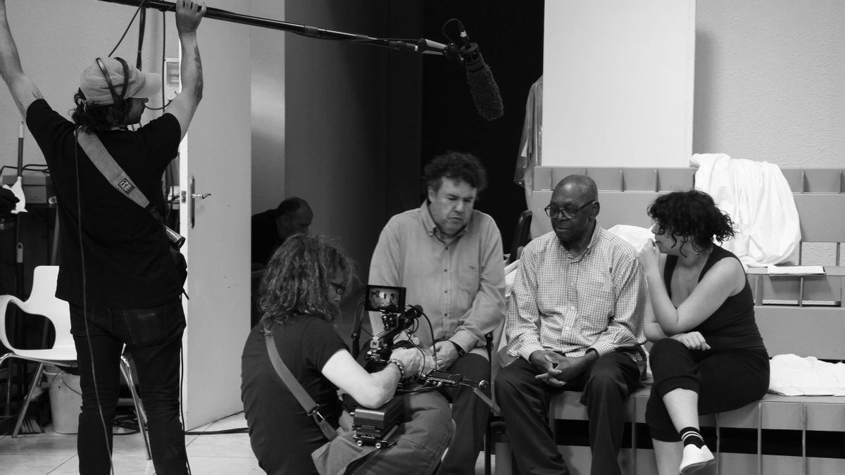 ‘Caídos del Zielo’: el documental que retrata dos años de teatro y convivencia con personas sin hogar en Zaragoza