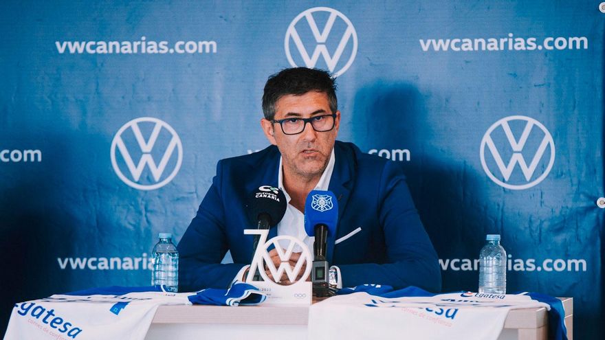 El Tenerife espera por “un defensa, un centrocampista y un extremo de banda”