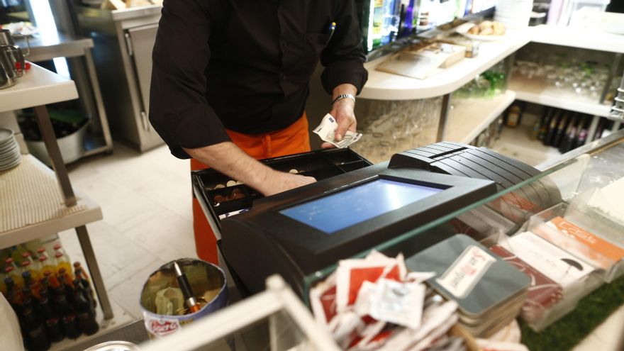 La Junta ayudará a los autónomos extremeños a contratar servicios para mejorar sus negocios