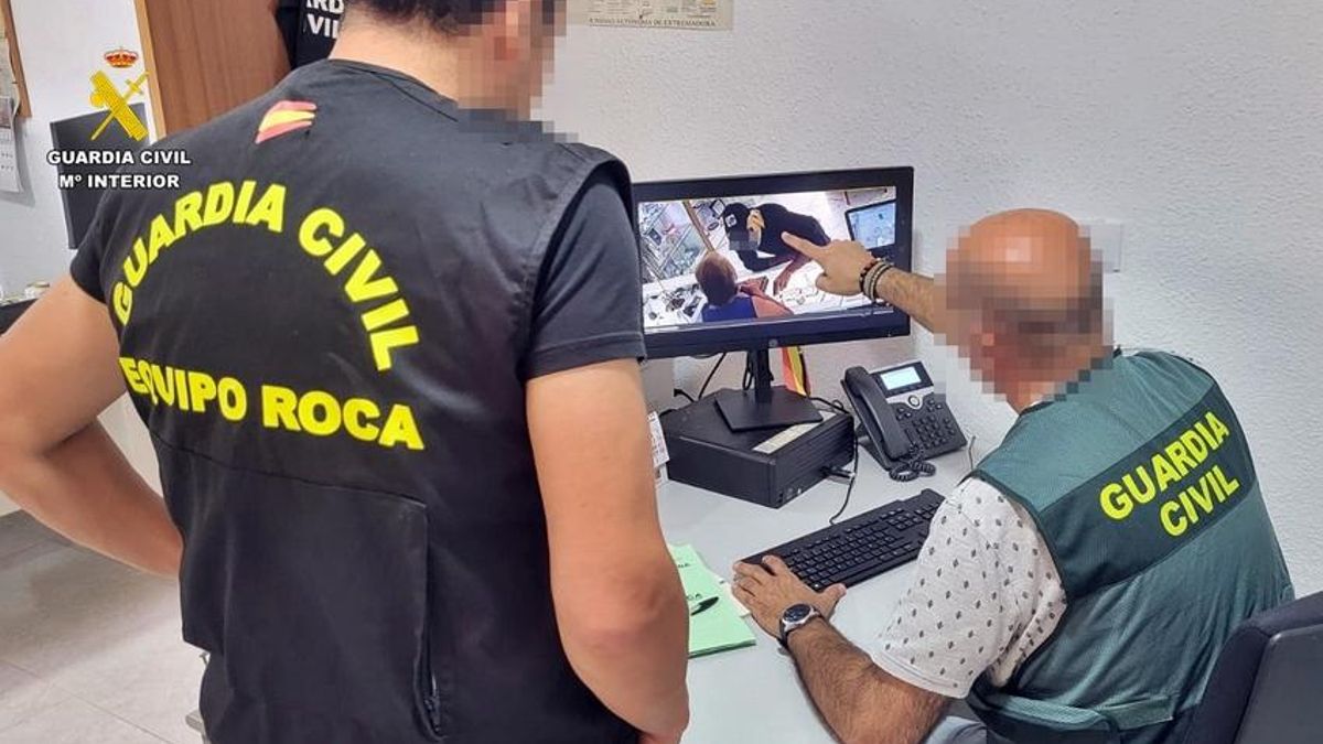 Detenido un hombre por robar joyas en Azuaga ocultando su identidad con una peluca, gafas y mascarilla
