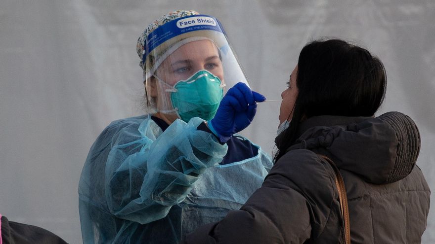 El estado de Nueva York sigue como el más golpeado del país por la pandemia con 37.502 muertos, seguido por Texas (27.305), California (24.507), Florida (21.309) y Nueva Jersey (18.789). EFE/CJ Gunther/Archivo