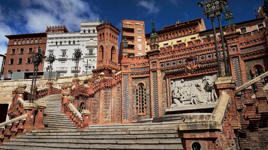 Escalera neomudéjar de El Óvalo.